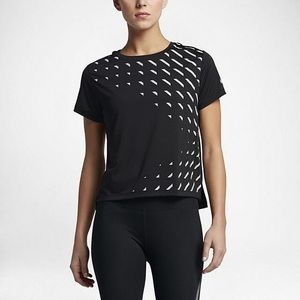 NWT Nike Breathe (City) Black Sri-fit top shirt